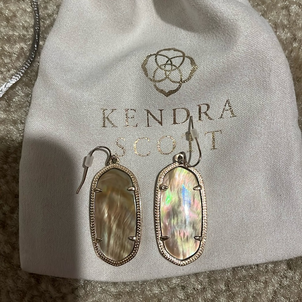 Pre-Owned Kendra Scott Signed Danielle Mother of Pearl Earrings